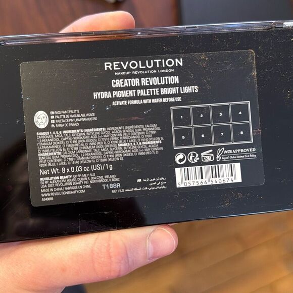 Revolution Makeup Hydra Bright Colors Eyeshadow Palettes + Liquid (C) - Picture 7 of 8